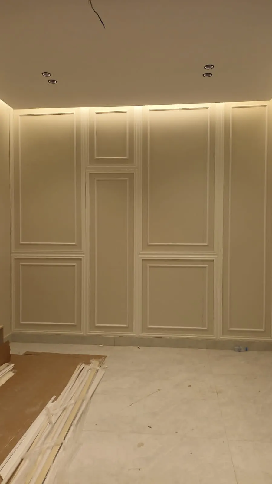 افضل معلم محترف وموثوق لتركيب ديكورات الفوم في المملكة