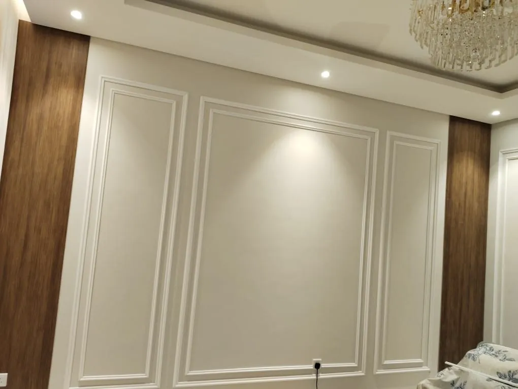 افضل معلم محترف وموثوق لتركيب ديكورات الفوم في المملكة