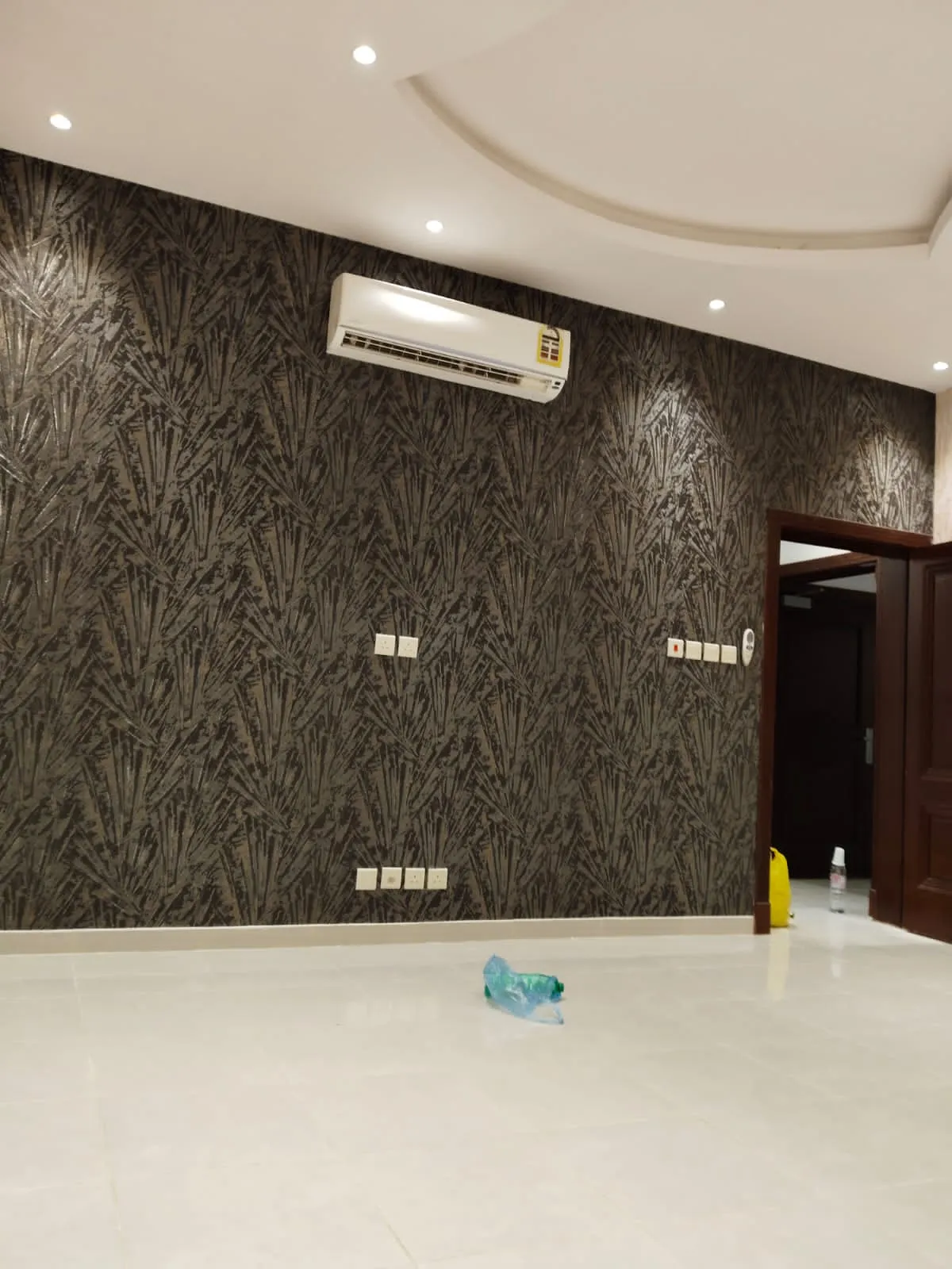 معلم تركيب ورق جدران في منطقة الشرقية وجميع مناطق المملكة