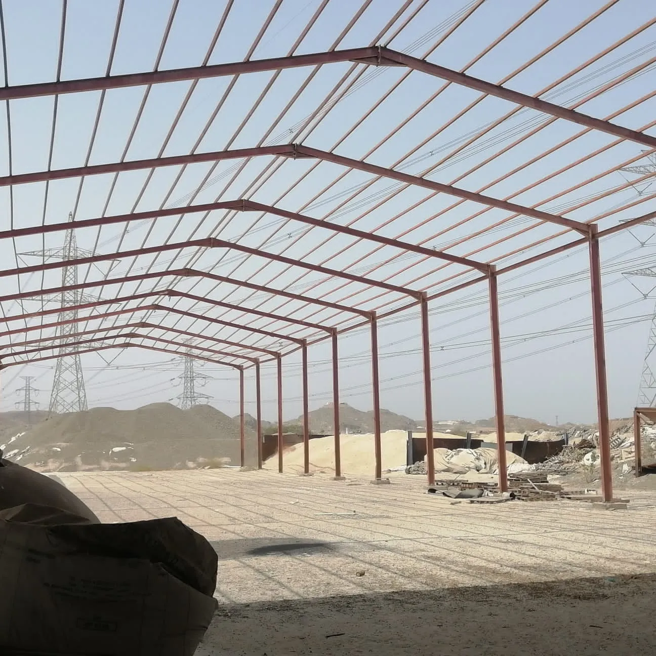 شركتنا: خبراء في حلول التخزين لبناء هناجر في المملكة