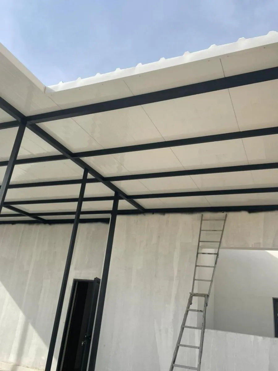 حدادة لتركيب جميع احجام أسقف والواح ساندوتش بانل بالمملكة