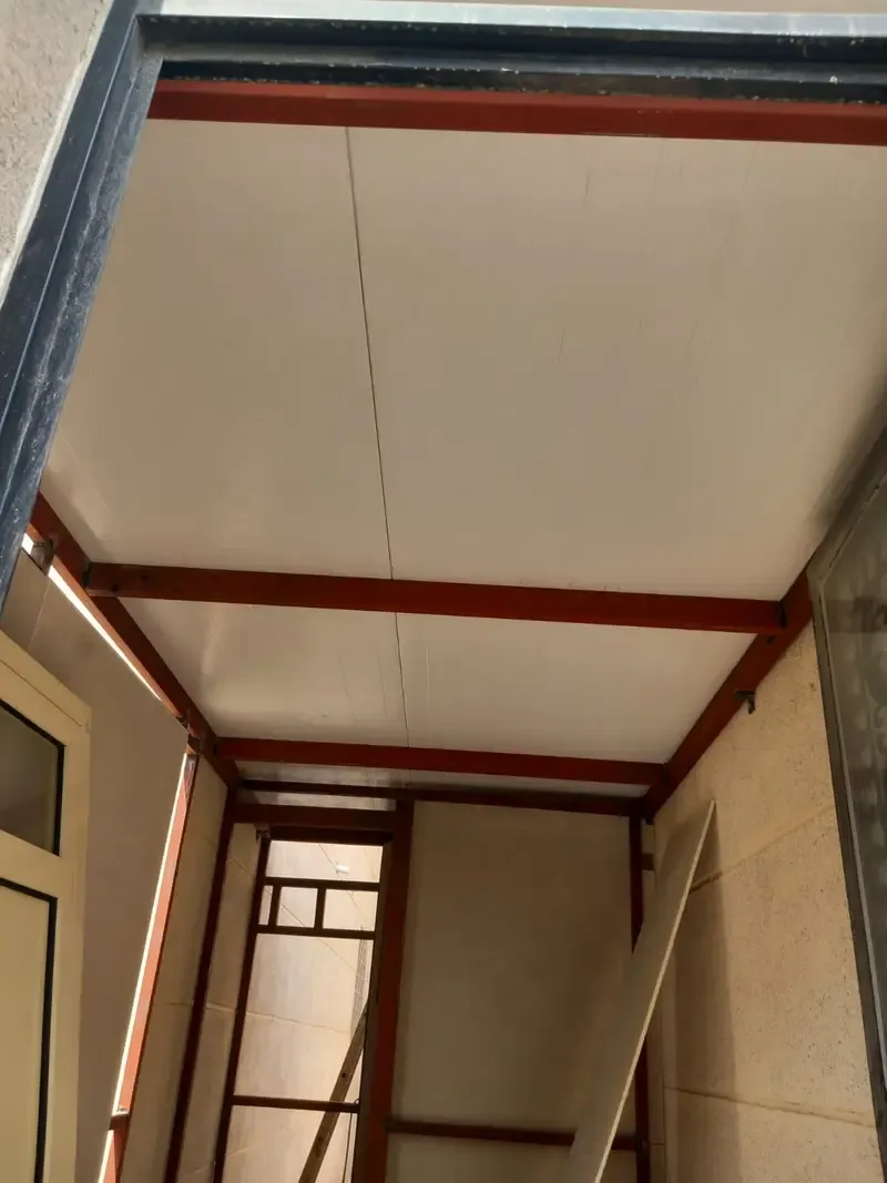 حدادة لتركيب جميع احجام أسقف والواح ساندوتش بانل بالمملكة