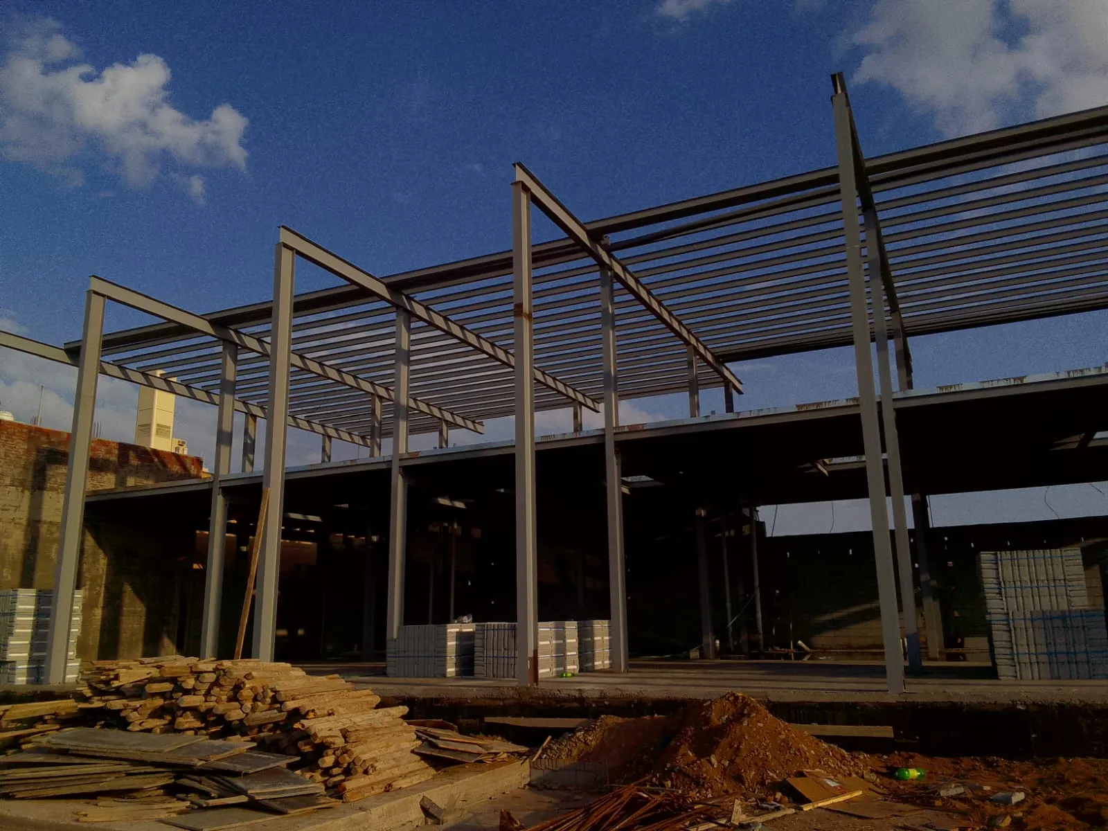 هناجر ومستودعات في المنطقة الشرقيه وجميع مناطق المملكة