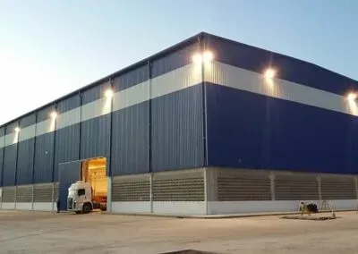 بناء هناجر ومستودعات في المملكه العربيه السعوديه دقه في العم