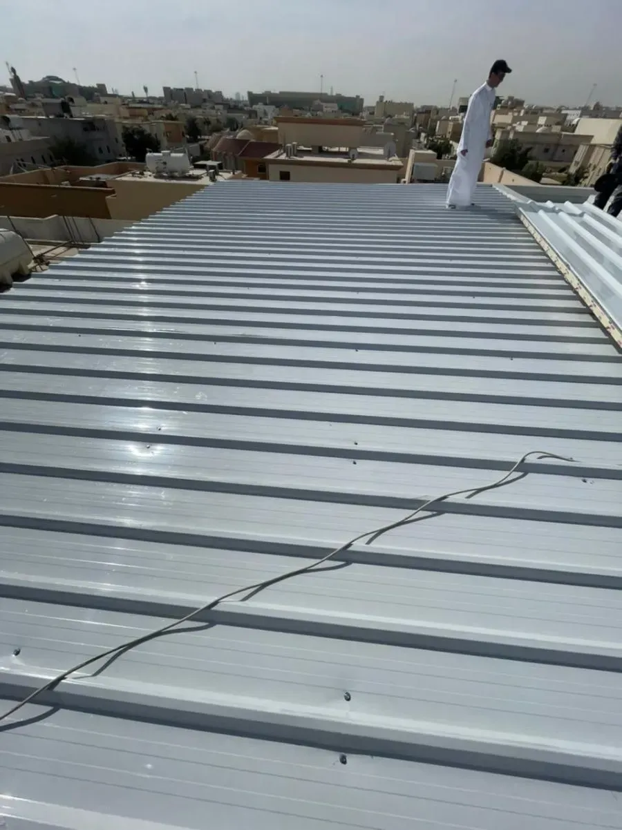 حداده لتركيب جميع احجام اسقف والواح ساندوتش بانل بلمملكه