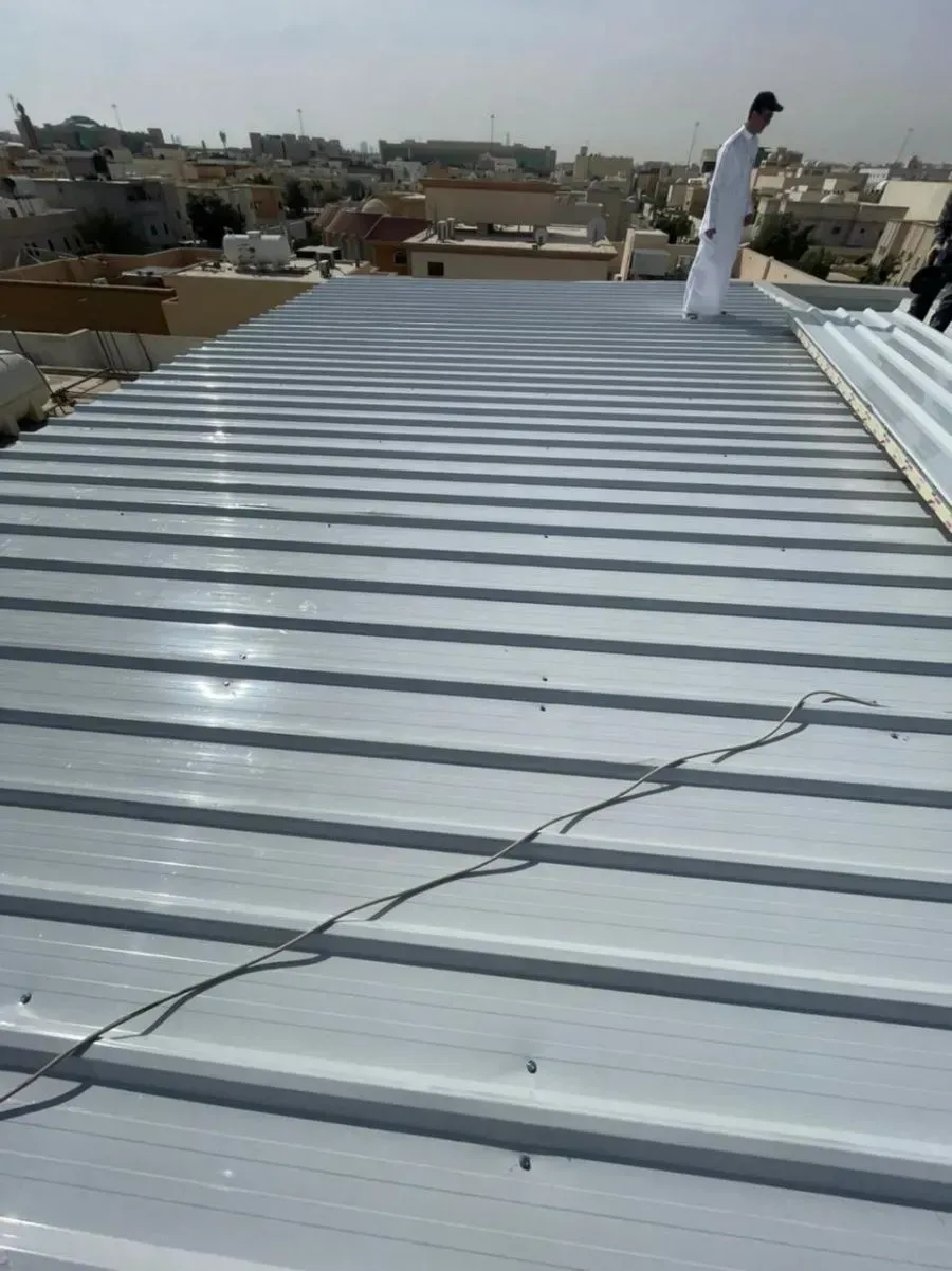 حداده لتركيب جميع احجام اسقف والواح ساندوتش بانل في المملكه