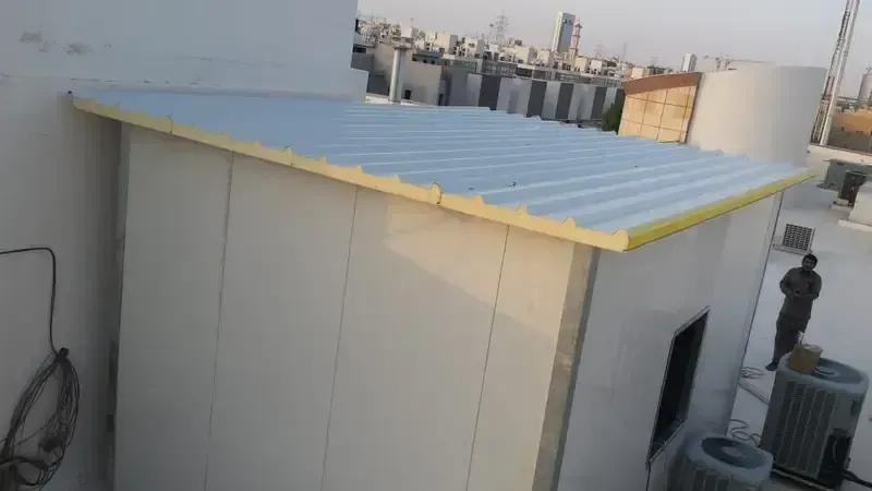 حداده لتركيب جميع احجام اسقف والواح ساندوتش بانل في المملكه