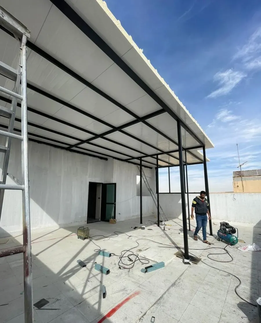 ورشه حداده لتركيب جميع احجام اسقف الواح سندوتش بانل