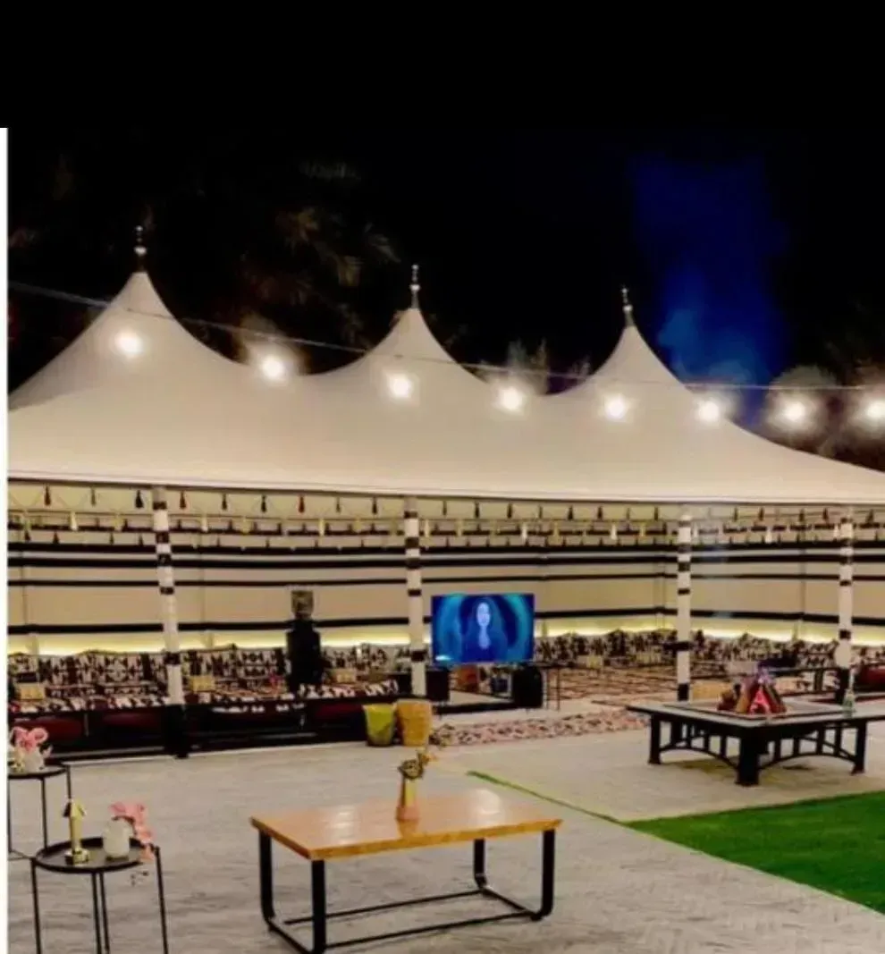 "مظلات هرمية عالية الجودة من شركة الخليج العربي – ظل أنيق يد