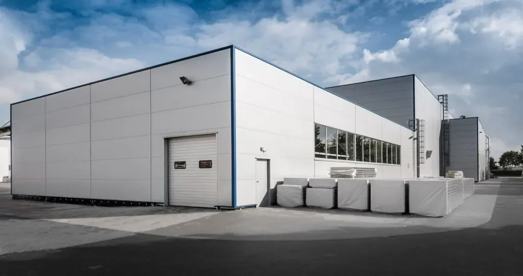 شركة الخليج العربي – خبرة رائدة في تركيب الهناجر والمستودعات