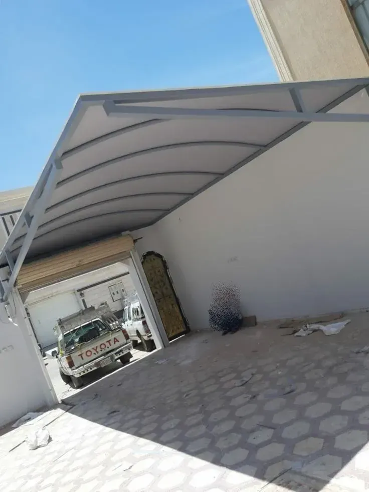 خدمات تركيب مظلات سيارات مع ضمان وكفالة معتمدة