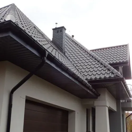 تركيب أسقف قرميد في الأحساء – الفخامة تبدأ من السقف