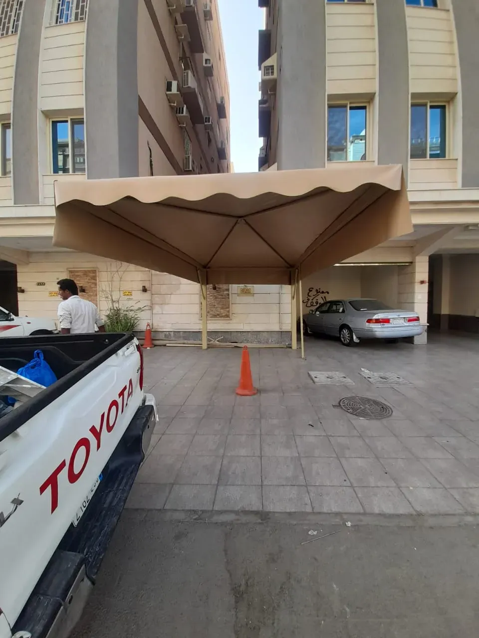 مظلات قماشية أنيقة تحميك من الشمس وتمنح مكانك لمسة فاخرة