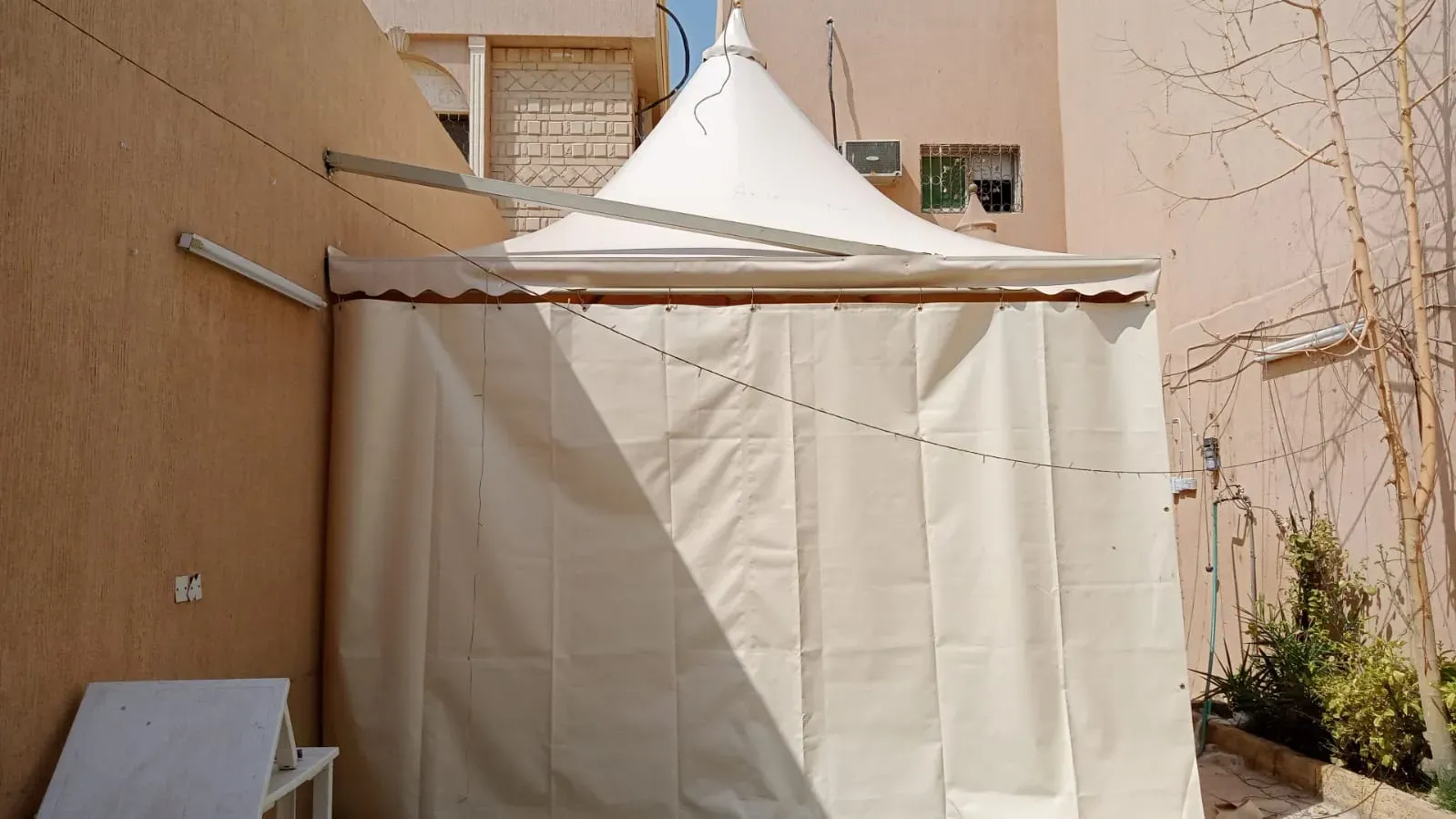 مظلات قماشية أنيقة تحميك من الشمس وتمنح مكانك لمسة فاخرة